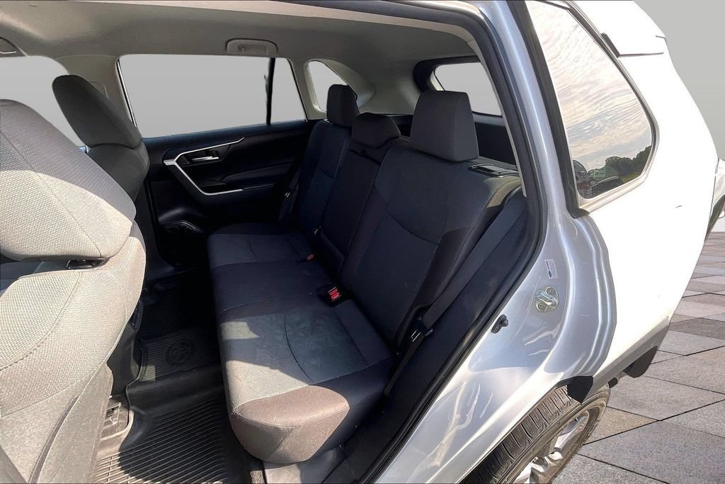 Used 2024 Toyota RAV4 XLE FWD image 26