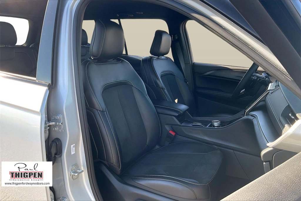 Used 2025 Jeep Grand Cherokee Altitude image 7