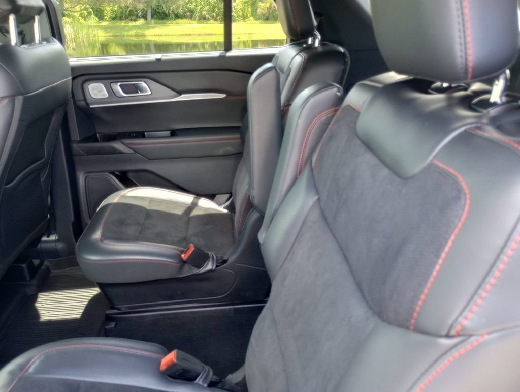 Certified 2025 Ford Explorer ST RWD image 17