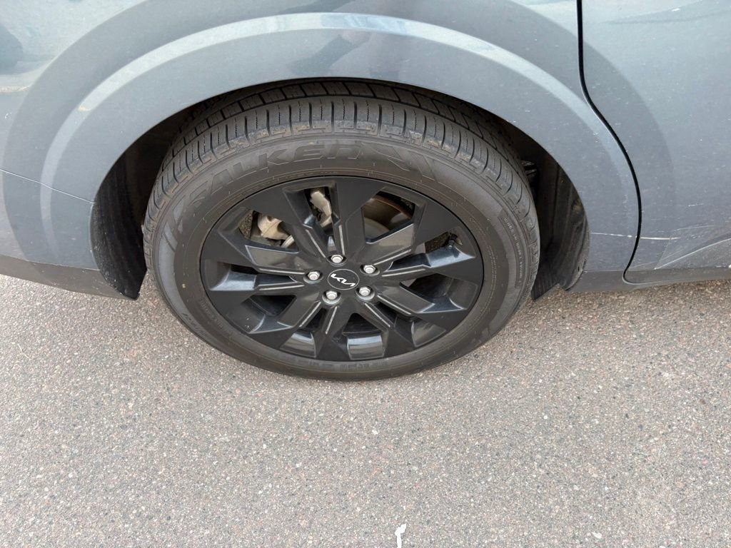 Used 2023 Kia Carnival SX Prestige image 11