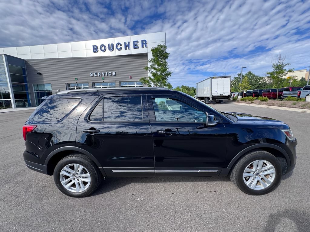 Certified 2018 Ford Explorer XLT w/ Equipment Group 201A AWD/4WD image 6