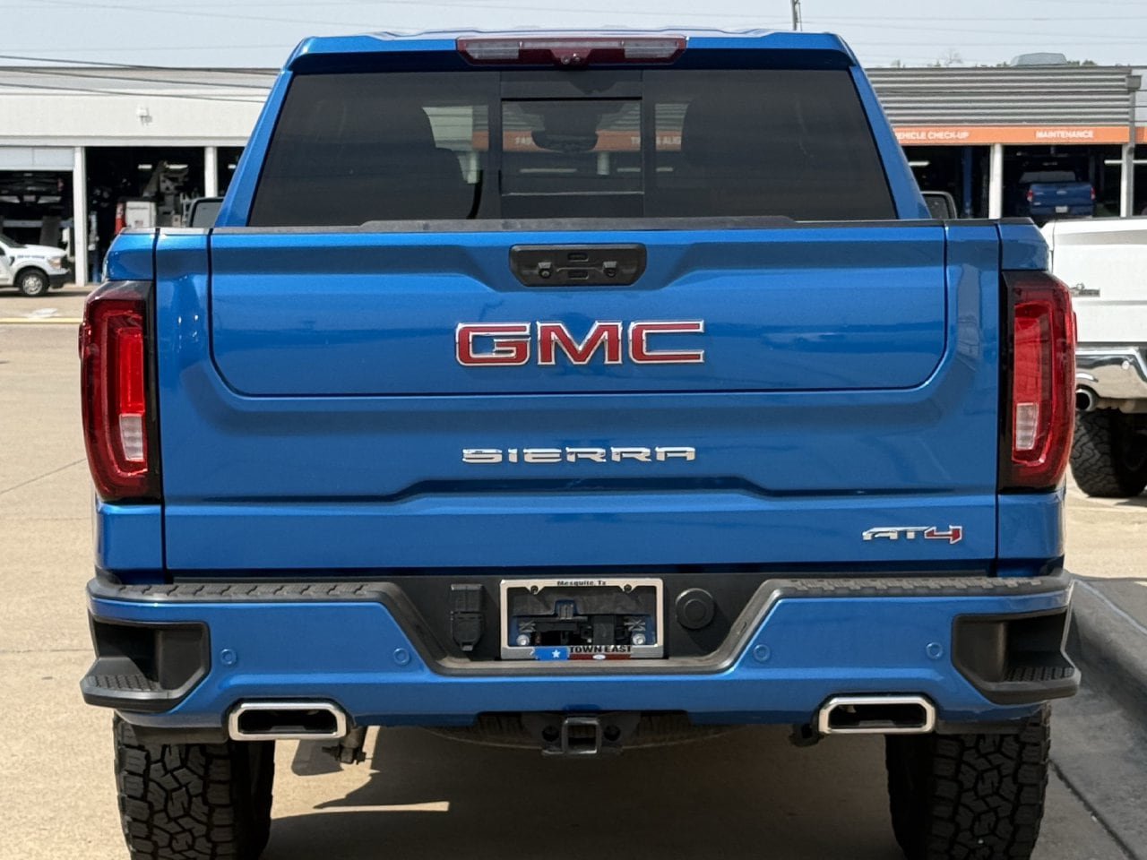 Used 2023 GMC Sierra 1500 AT4 w/ AT4 Premium Package AWD/4WD image 6