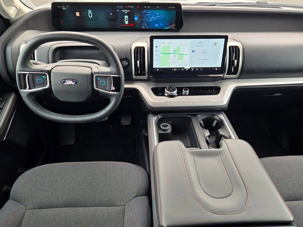 Certified 2025 Ford Expedition Active AWD/4WD image 25