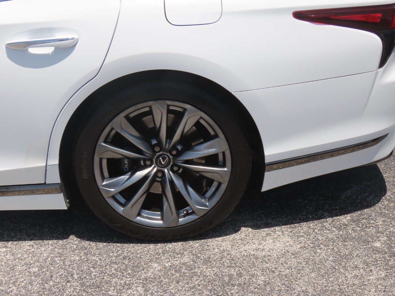 Used 2021 Lexus LS 500 F Sport w/ Accessory Package (Z2) RWD image 9