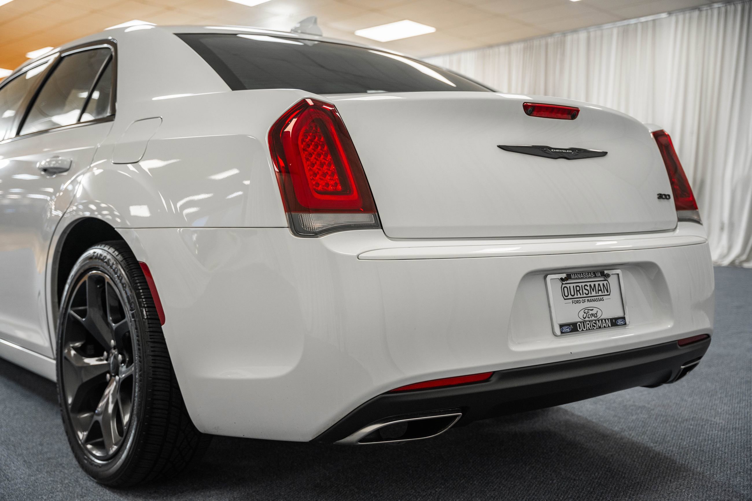 Used 2021 Chrysler 300 Touring w/ Sport Appearance Package image 6