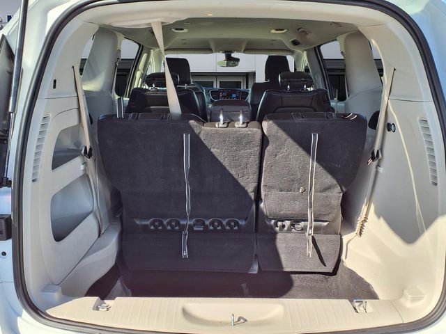 Used 2024 Chrysler Pacifica Touring-L FWD image 8