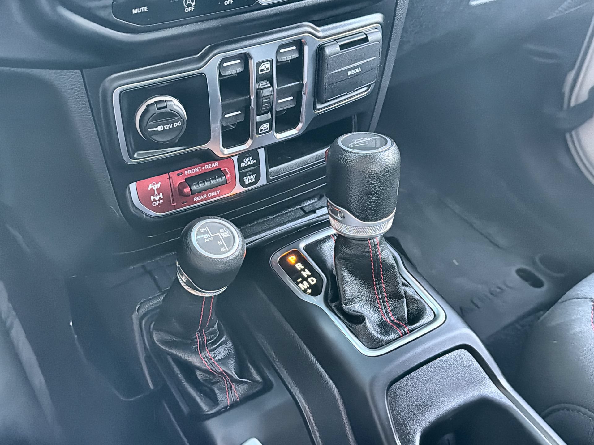 Used 2023 Jeep Gladiator Rubicon w/ LED Lighting Group AWD/4WD image 20