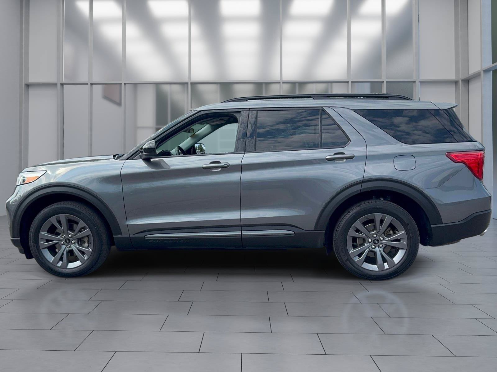 Certified 2023 Ford Explorer XLT w/ Equipment Group 202A AWD/4WD image 4