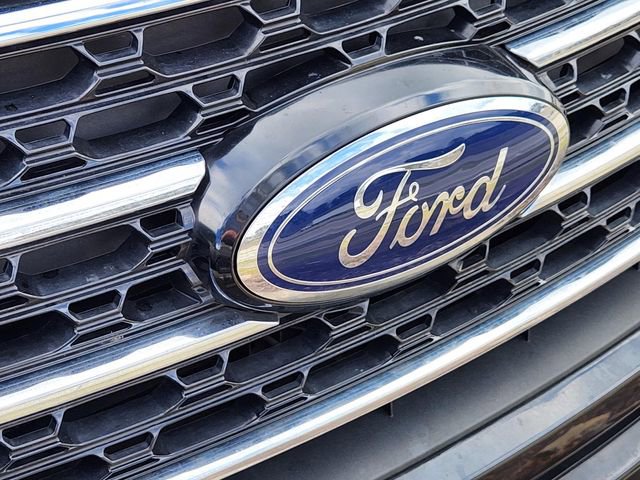 Certified 2021 Ford Explorer XLT w/ Equipment Group 202A image 3