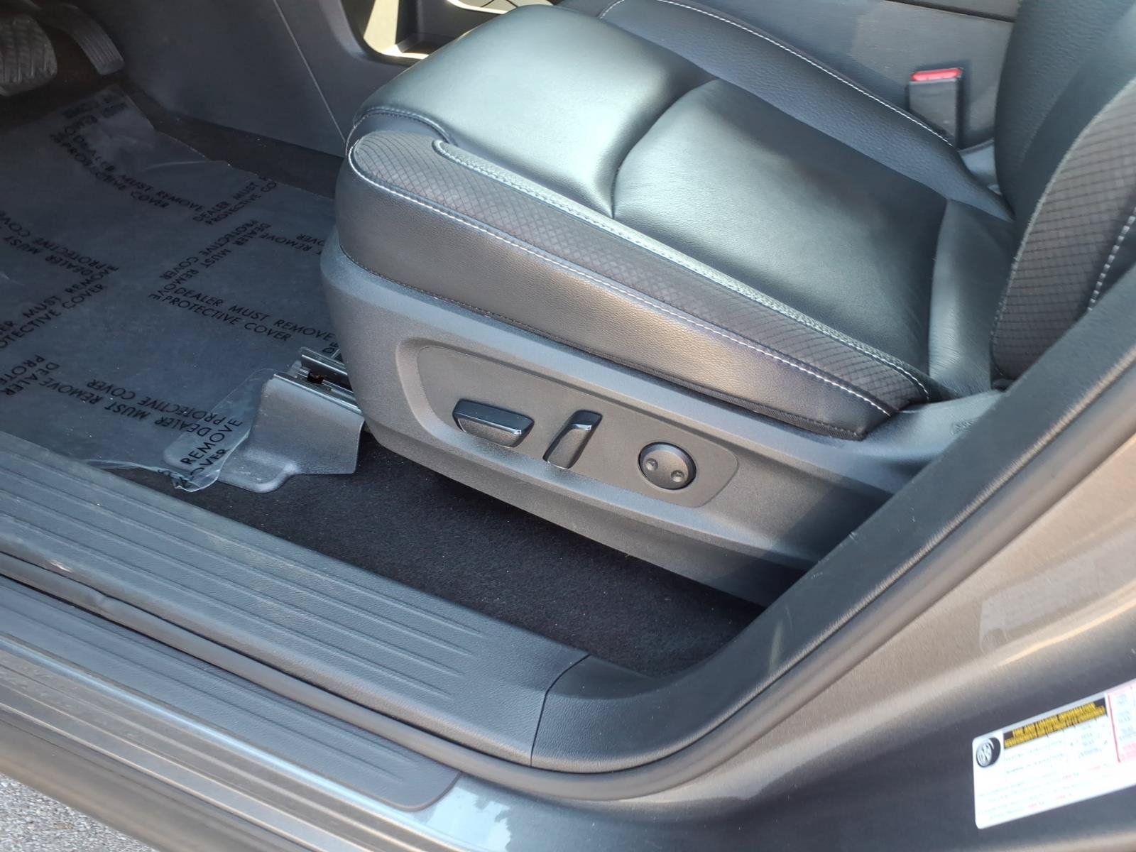 Used 2025 Nissan Pathfinder SL FWD image 11