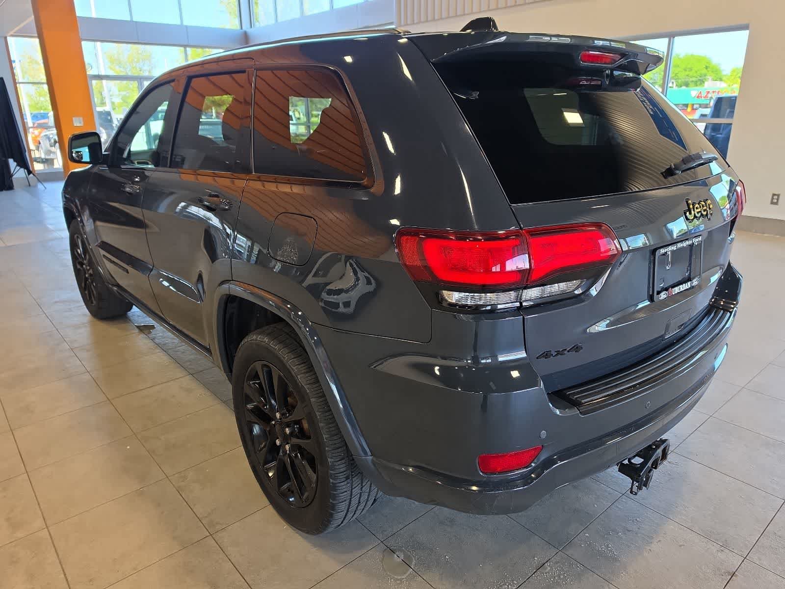 Used 2018 Jeep Grand Cherokee Altitude AWD/4WD image 11