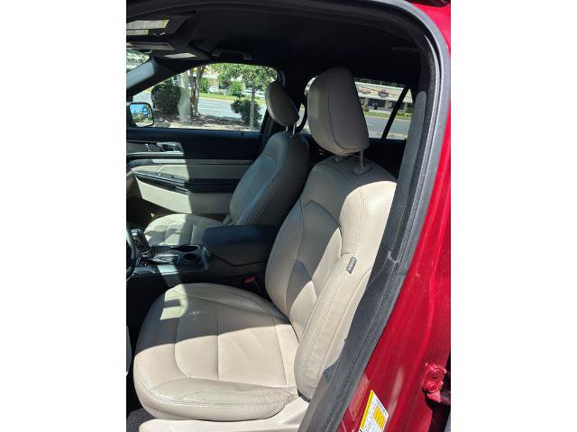 Certified 2019 Ford Explorer XLT w/ Equipment Group 202A FWD image 11