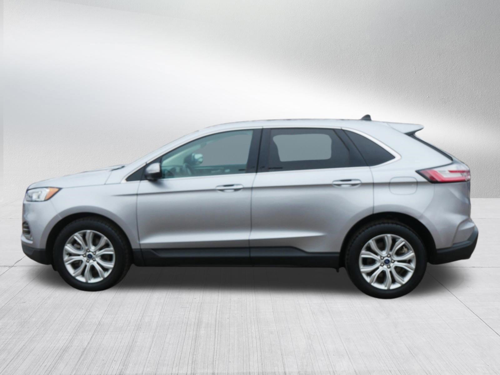 Certified 2022 Ford Edge Titanium image 2