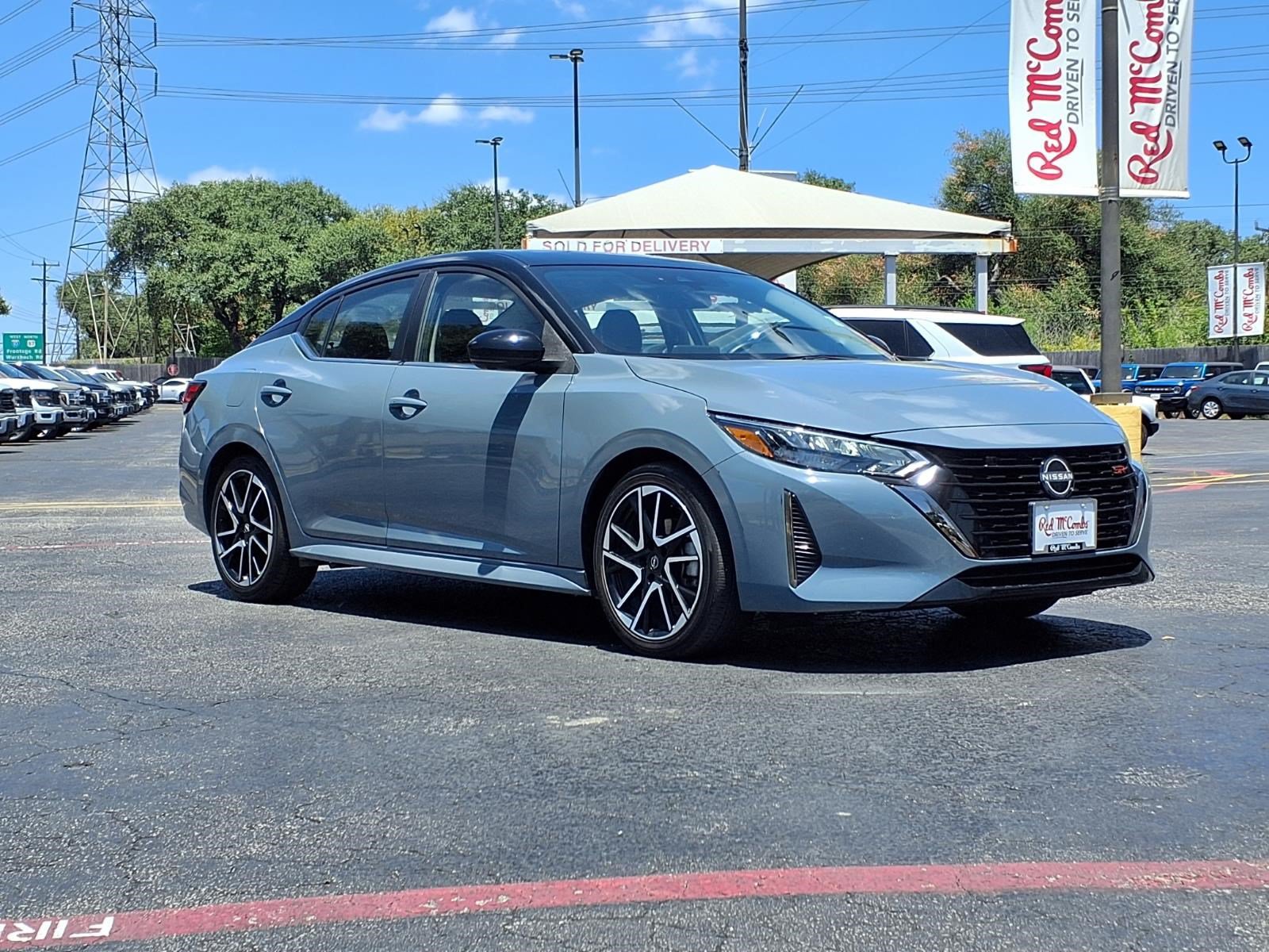 Used 2025 Nissan Sentra SR w/ SR Premium Package FWD image 4