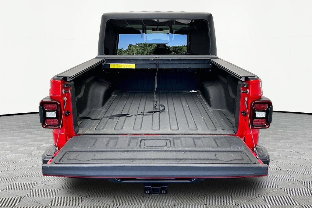 Used 2023 Jeep Gladiator Sport AWD/4WD image 18