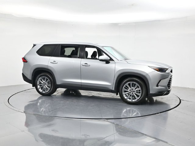 Used 2024 Toyota Grand Highlander AWD image 3