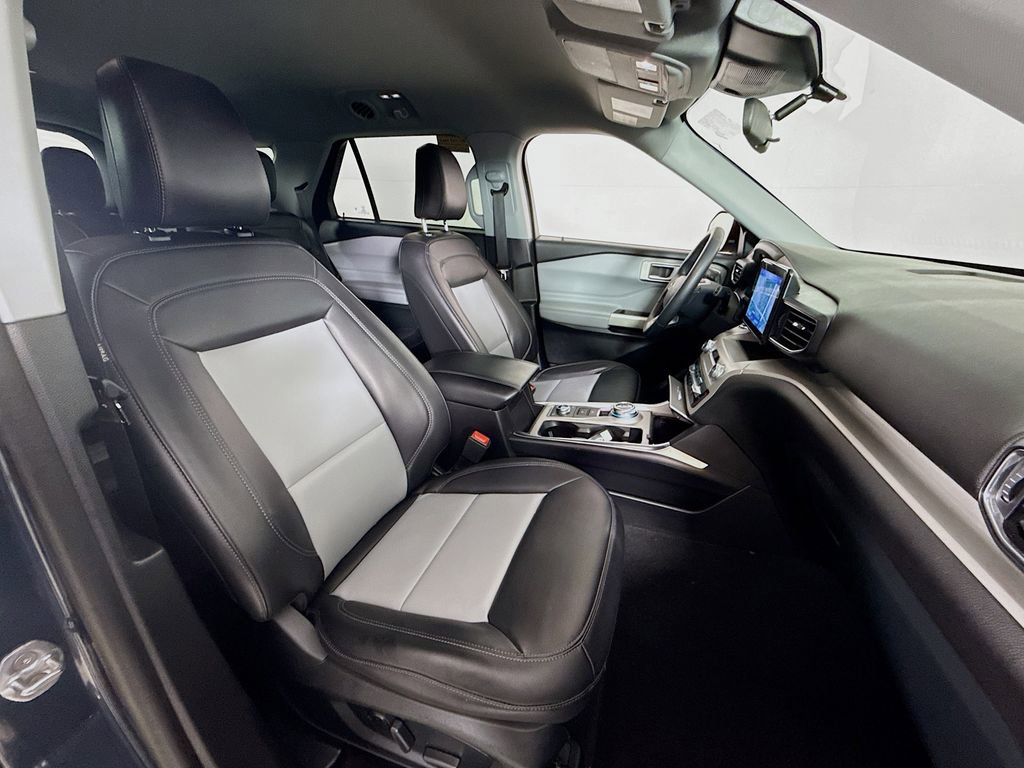 Certified 2023 Ford Explorer XLT w/ Equipment Group 202A image 29