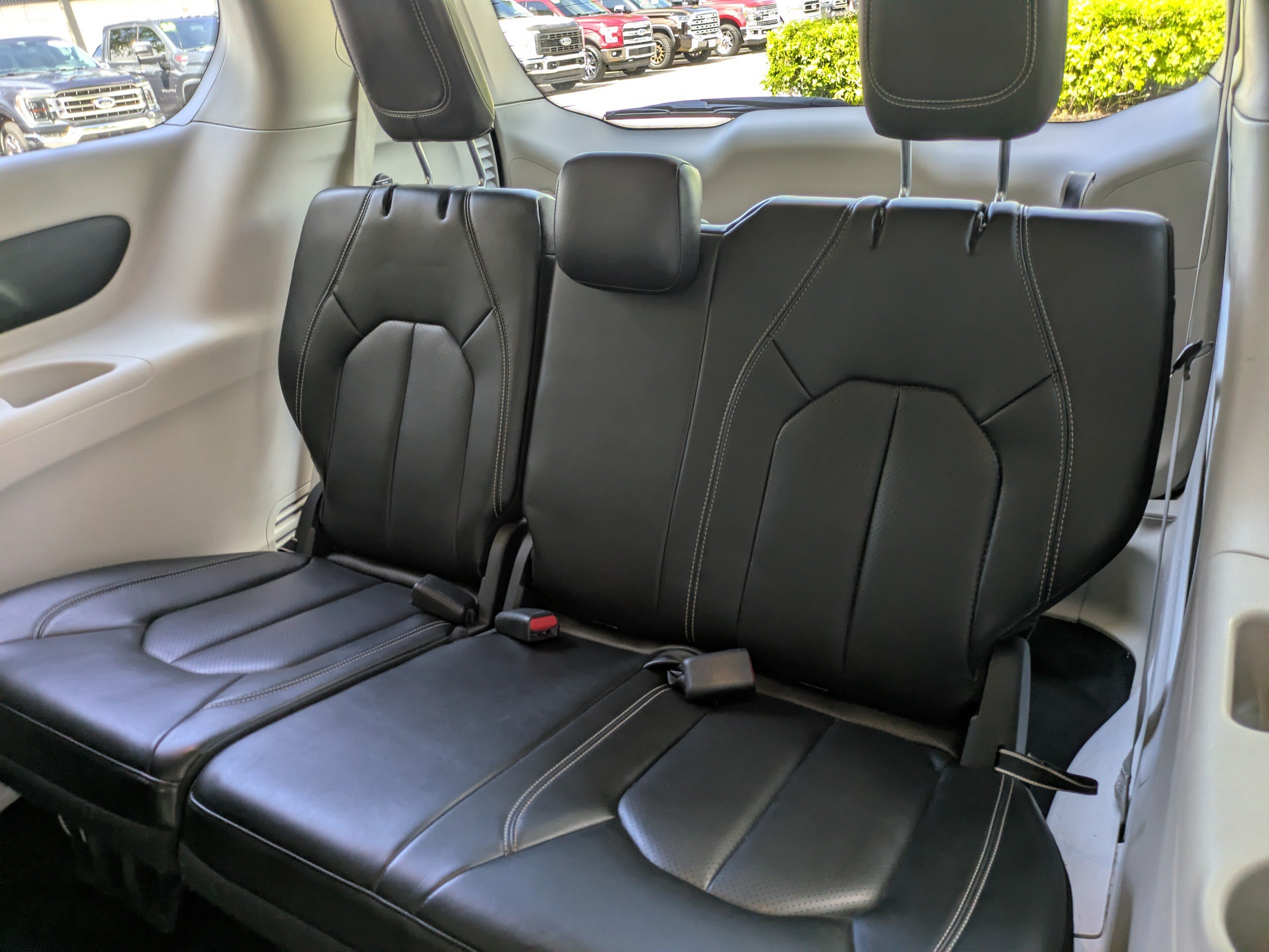 Used 2023 Chrysler Pacifica Touring-L FWD image 15