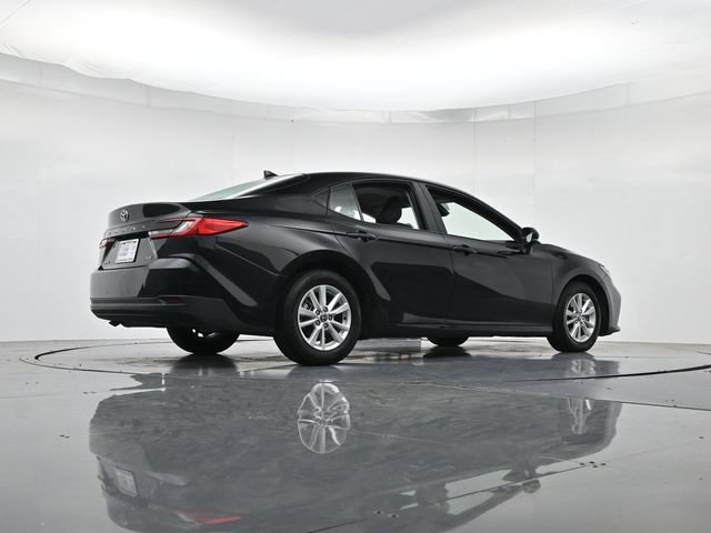 Used 2025 Toyota Camry LE FWD image 31
