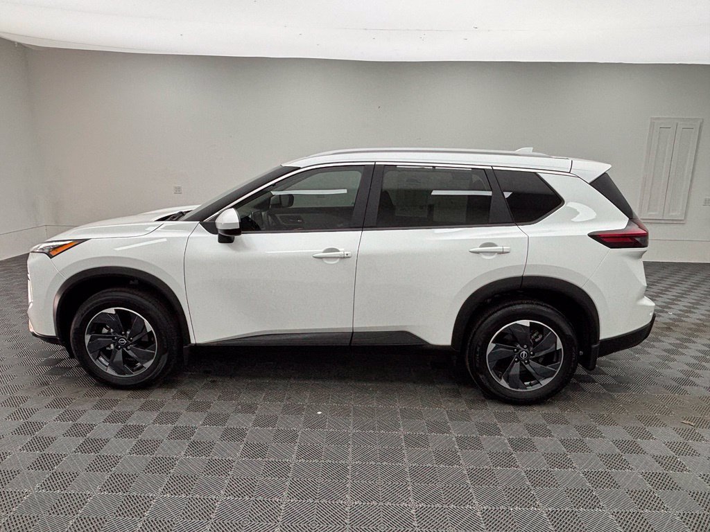 Used 2024 Nissan Rogue SV w/ SV Premium Package FWD image 12