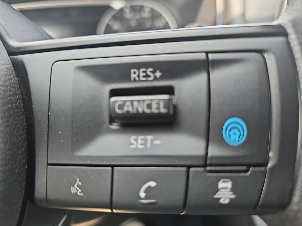 Used 2024 Nissan Rogue SV AWD/4WD image 18