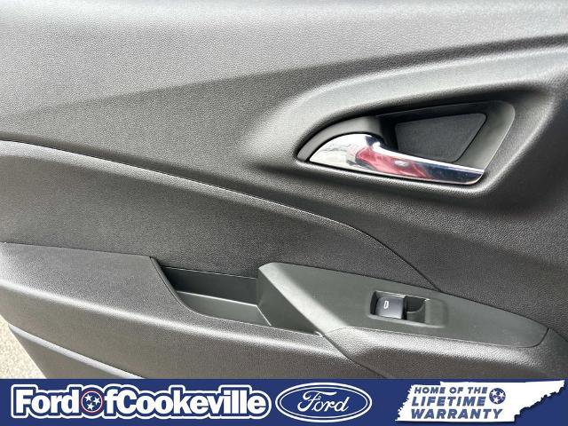Used 2025 Chevrolet Trax RS w/ Driver Confidence Package FWD image 17