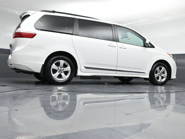 Used 2018 Toyota Sienna LE FWD image 39