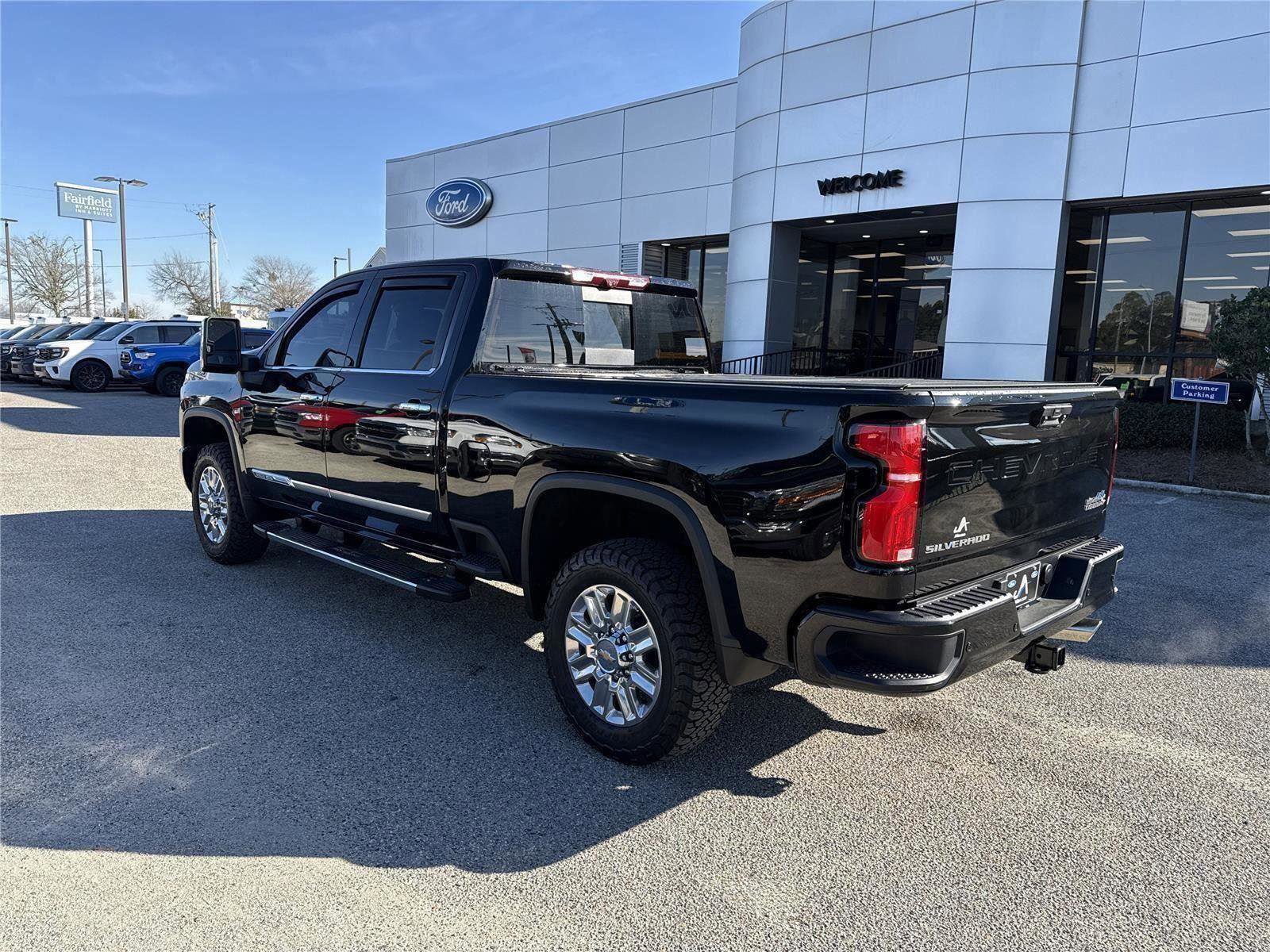 Used 2025 Chevrolet Silverado 2500 High Country w/ High Country Premium Package image 3