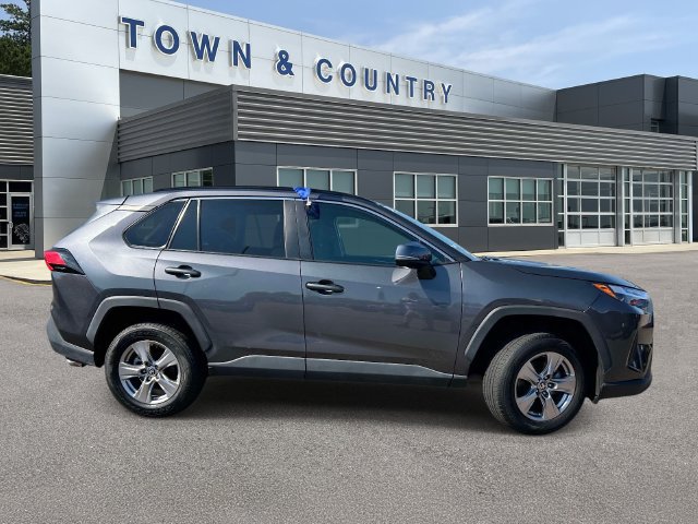 Used 2024 Toyota RAV4 XLE FWD image 2