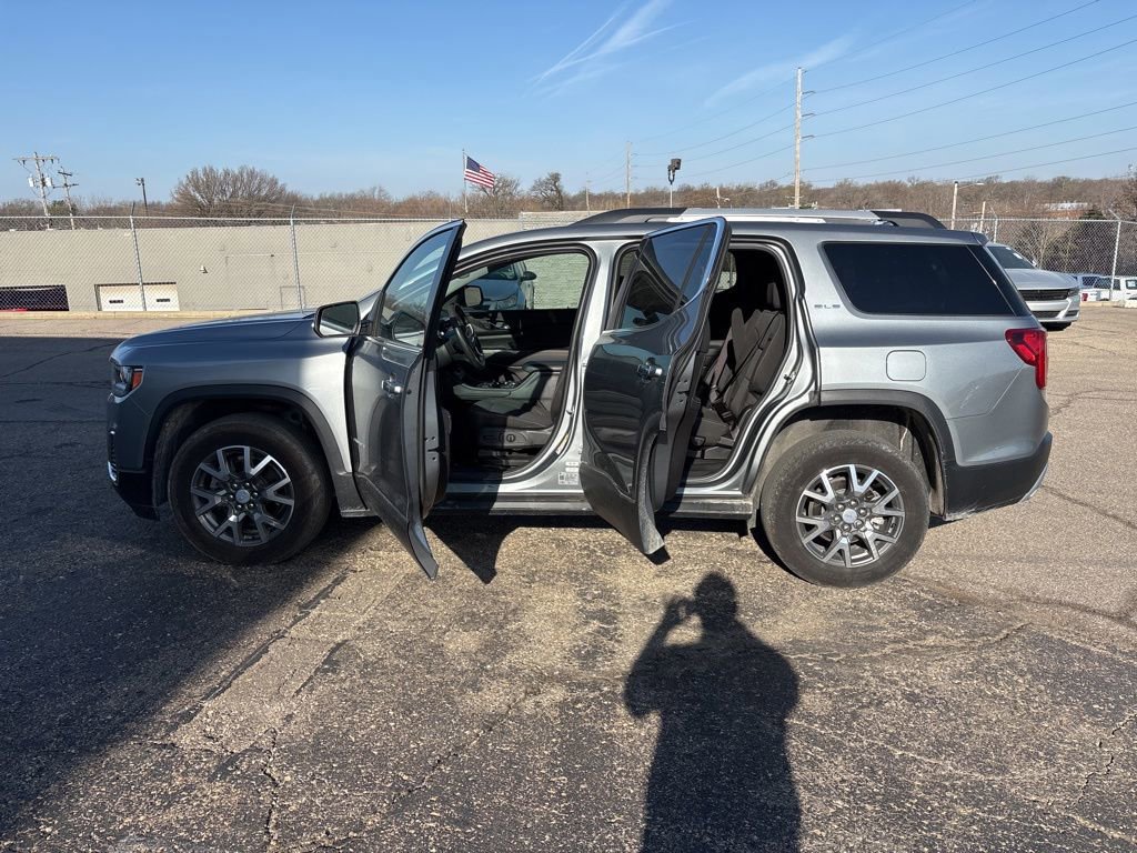 Used 2023 GMC Acadia SLE w/ Driver Convenience Package image 7