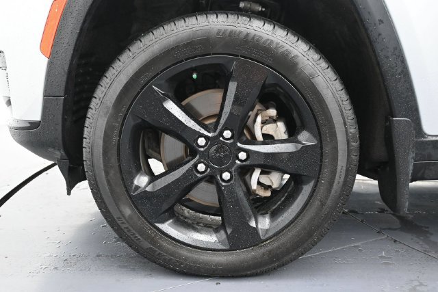 Used 2023 Jeep Grand Cherokee L Altitude AWD/4WD image 11