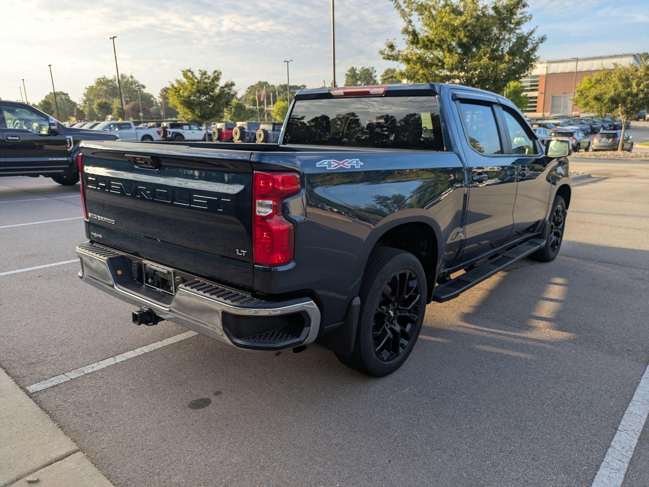 Used 2023 Chevrolet Silverado 1500 LT AWD/4WD image 3