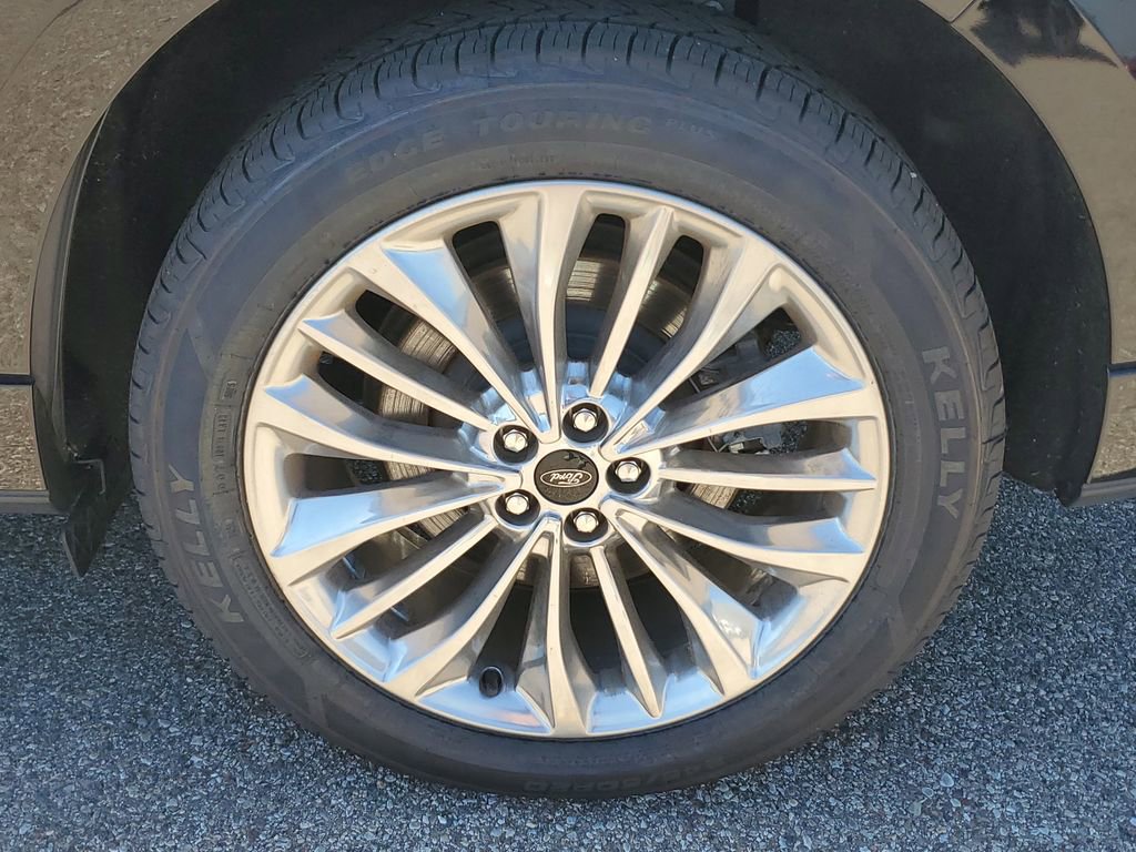 Certified 2022 Ford Edge Titanium w/ Equipment Group 301A AWD/4WD image 5