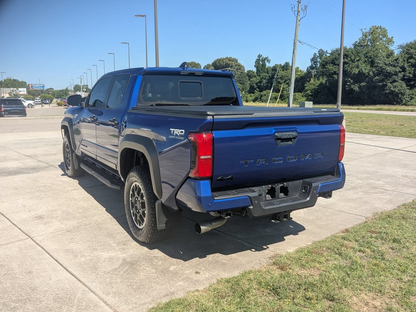 Used 2025 Toyota Tacoma TRD Off-Road w/ TRD Off Road Upgrade Package AWD/4WD image 5