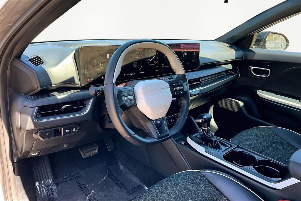 Used 2025 Kia K4 GT-Line w/ GT-Line Sunroof Package image 14