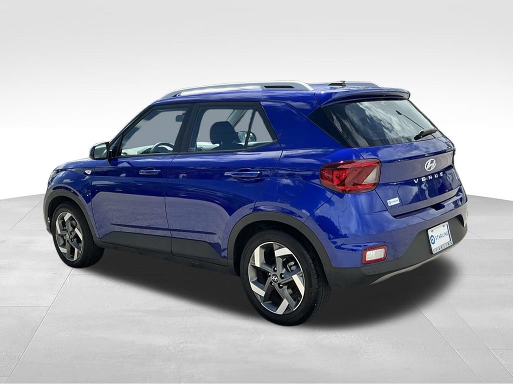 Used 2025 Hyundai Venue SEL FWD image 6