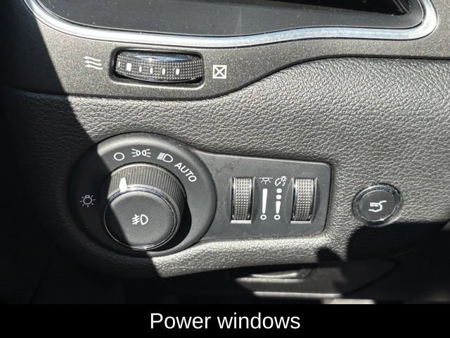 Used 2022 Jeep Cherokee Trailhawk w/ Sound & Nav Group AWD/4WD image 31