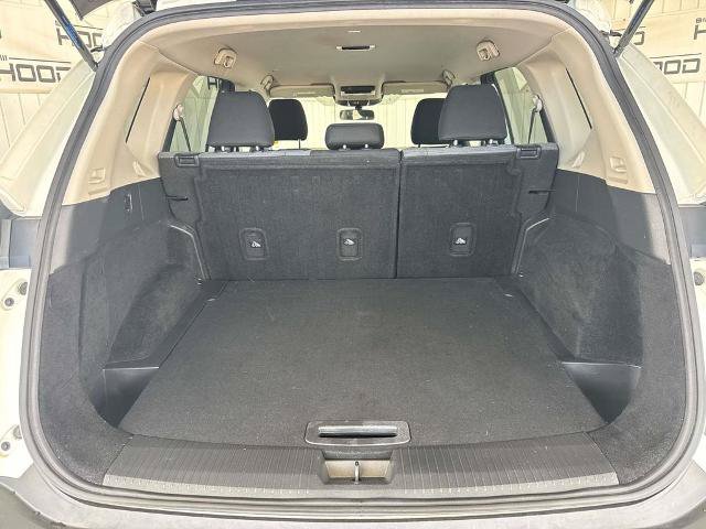 Used 2022 Nissan Rogue SV FWD image 11