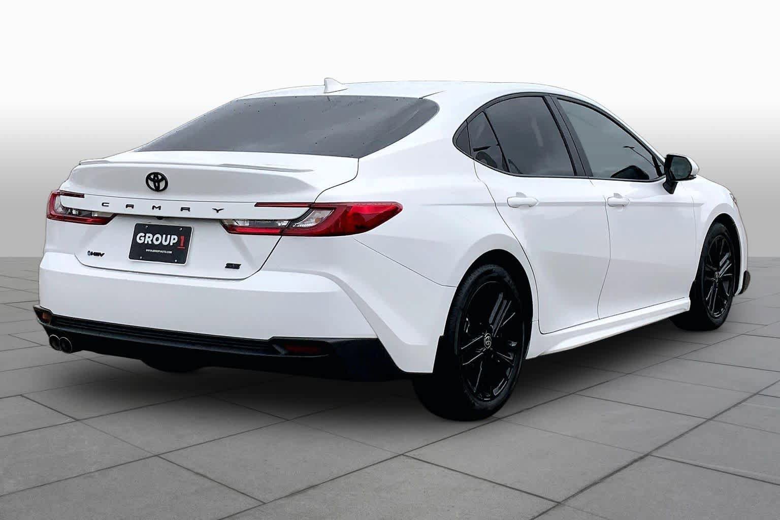 Used 2025 Toyota Camry SE w/ Convenience Package FWD image 13