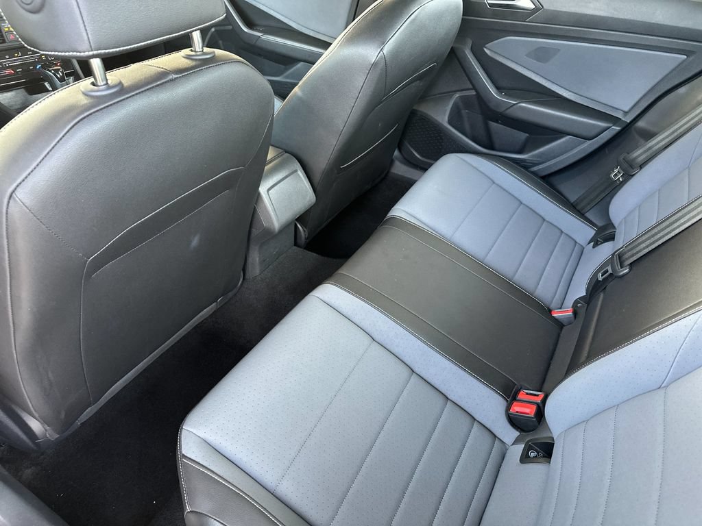 Used 2025 Volkswagen Jetta SE FWD image 11