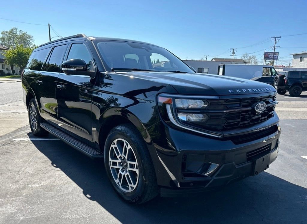 Certified 2025 Ford Expedition Max Active AWD/4WD image 3