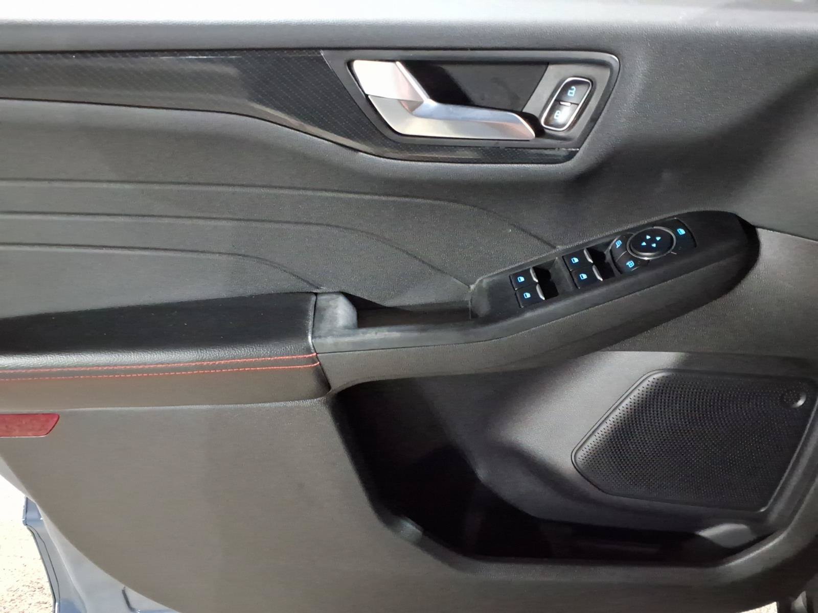 Certified 2023 Ford Escape ST-Line w/ Tech Pack #1 AWD/4WD image 9