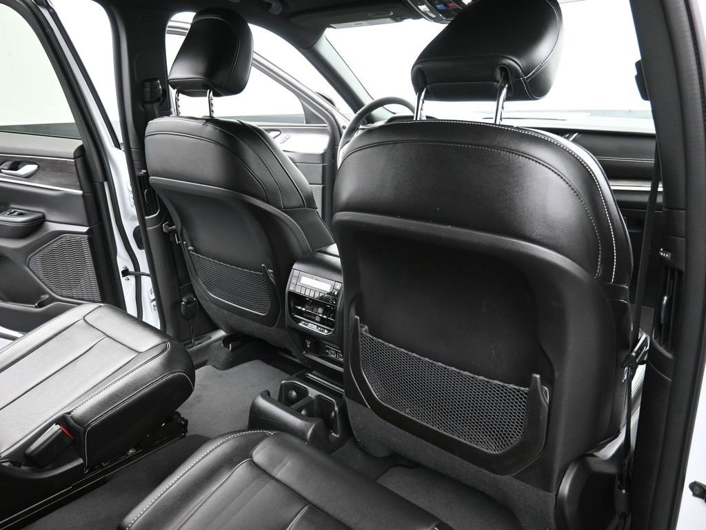 Used 2024 Jeep Grand Cherokee L Limited w/ Black Appearance Package image 10