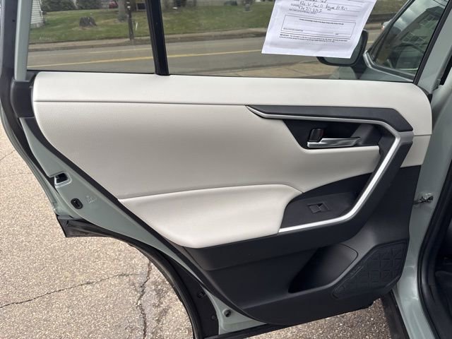 Used 2021 Toyota RAV4 XLE Premium image 40