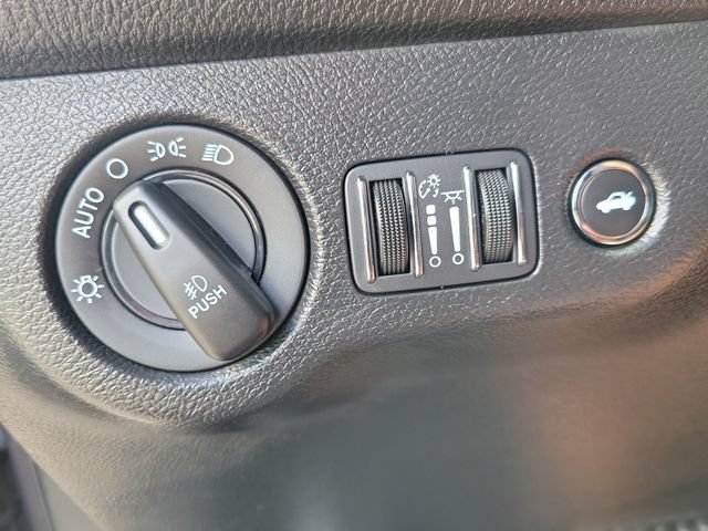 Used 2022 Dodge Challenger R/T RWD image 22
