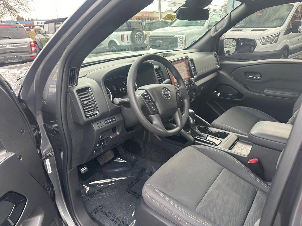 Used 2023 Nissan Frontier SV w/ Midnight Edition Package AWD/4WD image 17