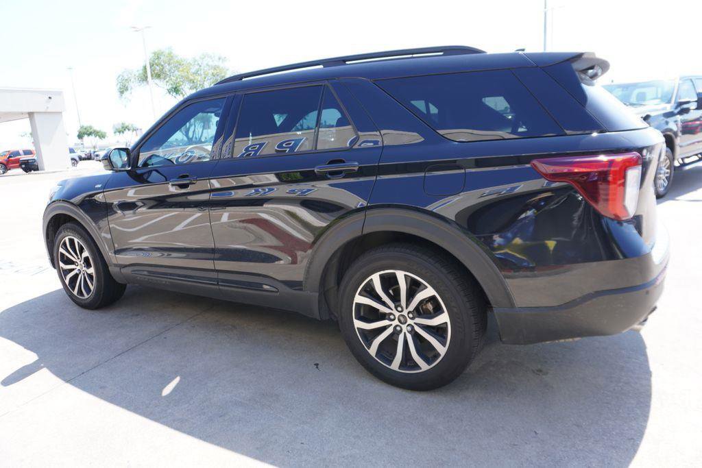 Certified 2023 Ford Explorer ST-Line w/ Class IV Trailer Tow Package RWD image 4
