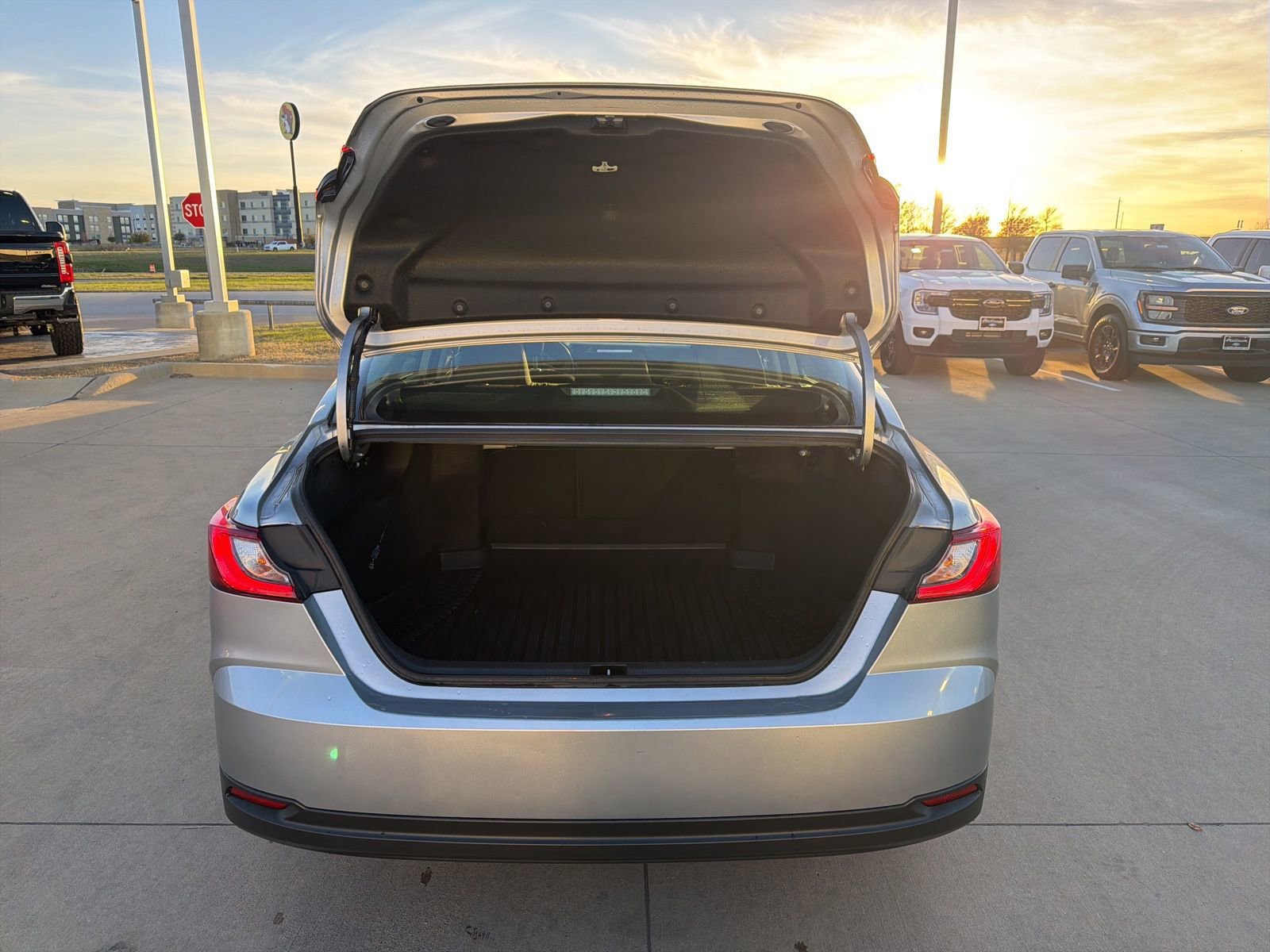 Used 2025 Toyota Camry LE image 10