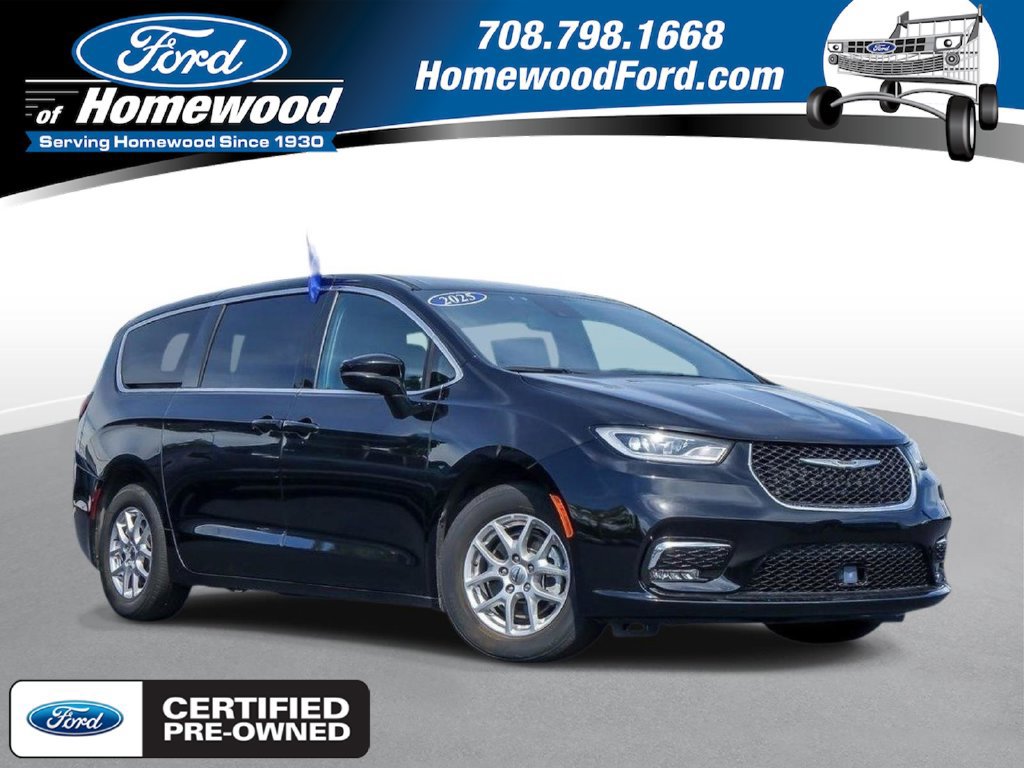 Used 2025 Chrysler Pacifica Select