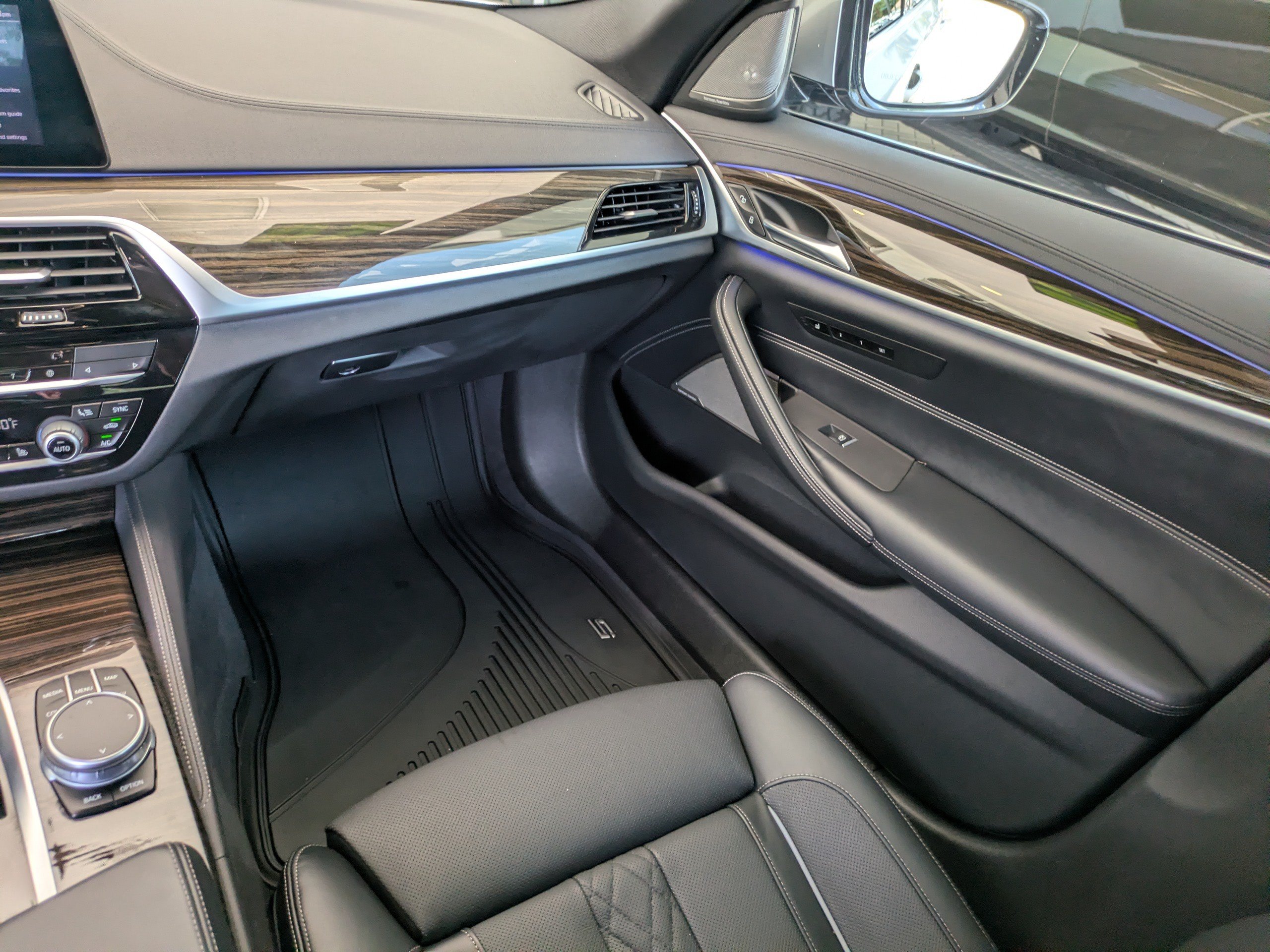 Used 2020 BMW 530e w/ Executive Package RWD image 17